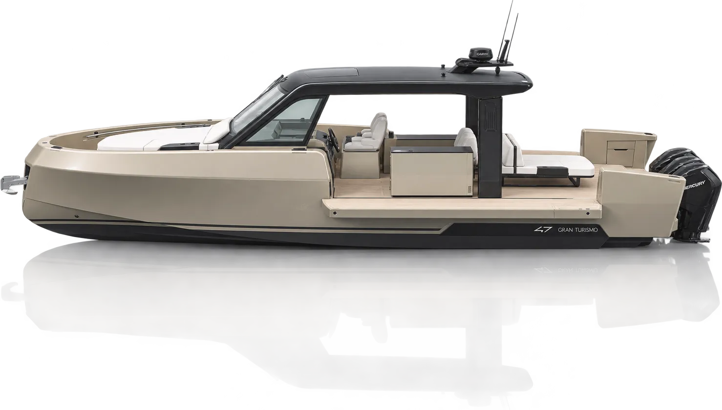 Rendu 3D du Forte 47 Gran Turismo, de profil : coque beige, hard-top noir, moteurs hors-bord en poupe.